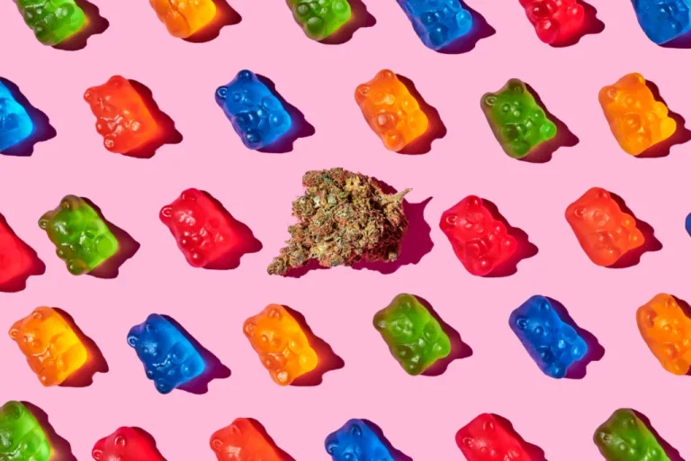 Image of cannabis nugget surrounding by gummy bears
